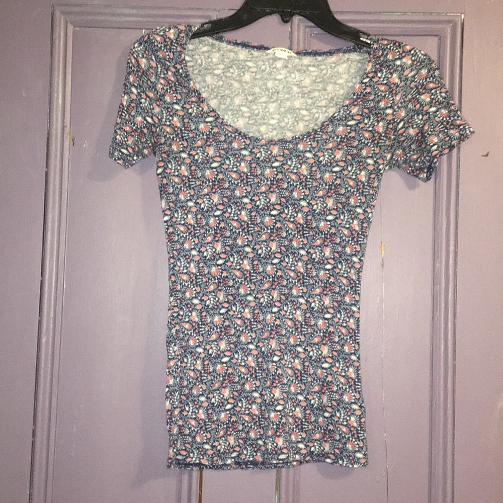 Tight Scoop Neck Shirt